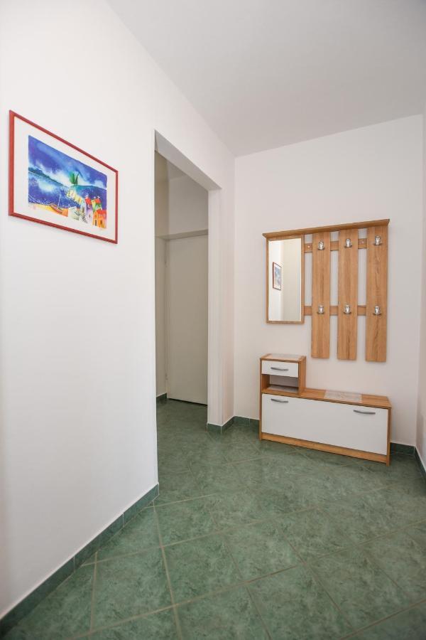 Apartmani Marija Ljubica Pag Town Exterior photo
